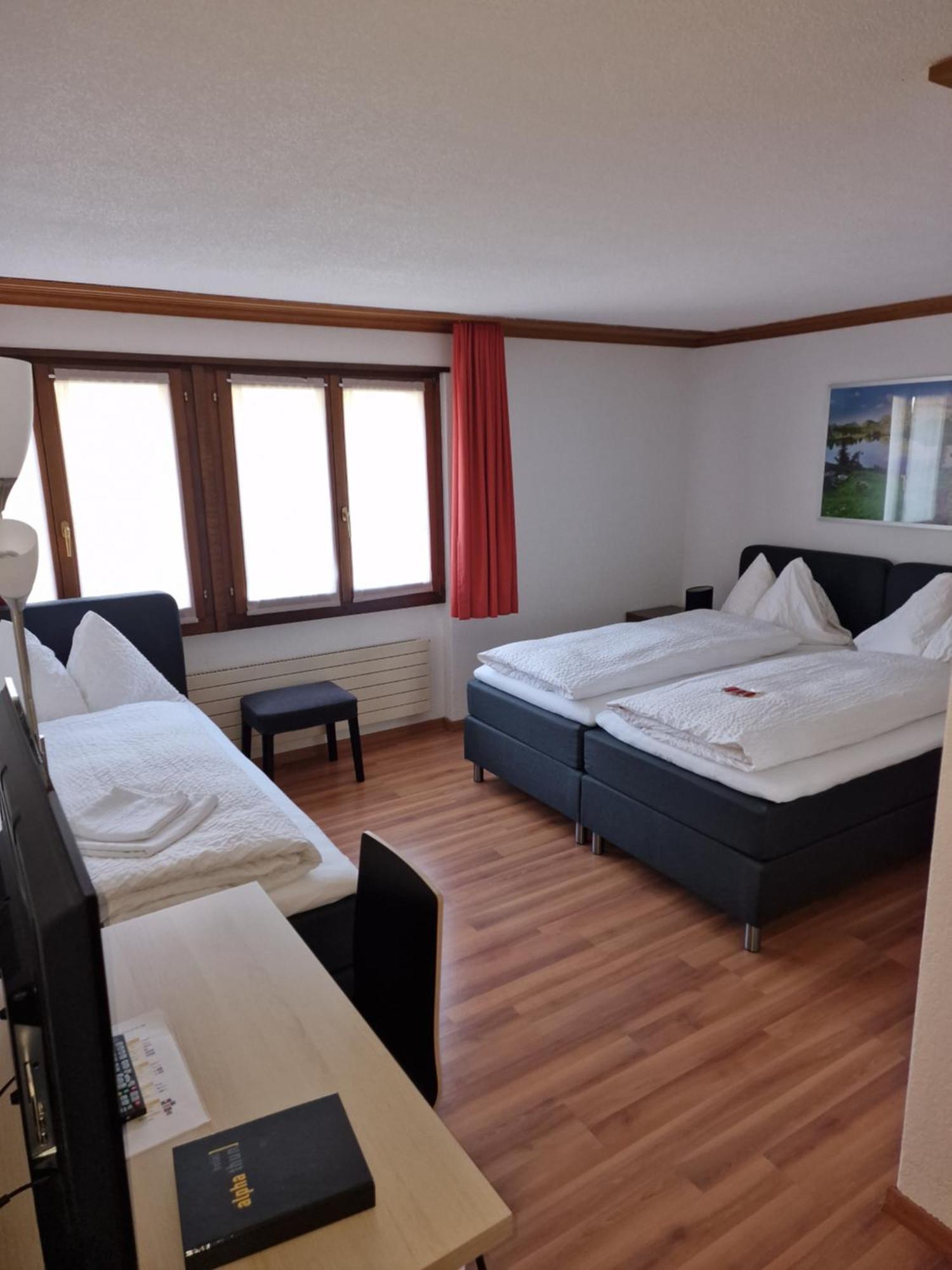 Hotel Alpha Thun Kültér fotó