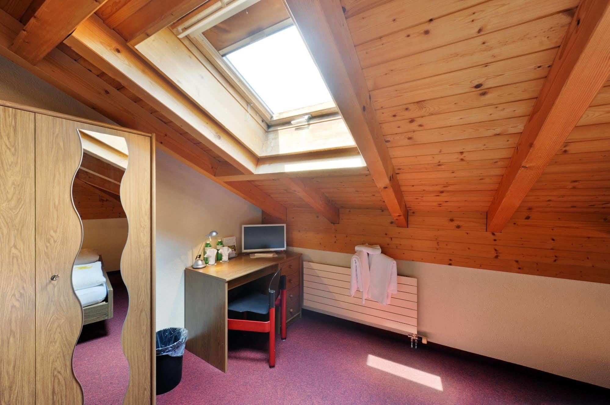 Hotel Alpha Thun Kültér fotó